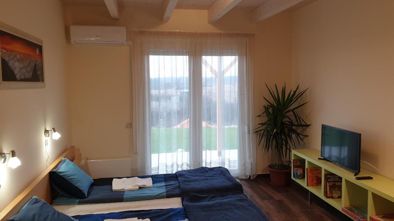 בלטונאקאלי Buzavirag Apartmanhaz מראה חיצוני תמונה