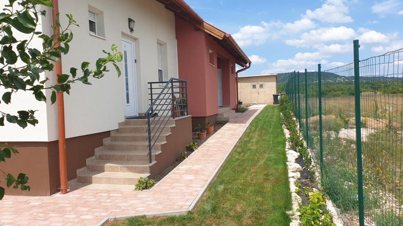בלטונאקאלי Buzavirag Apartmanhaz מראה חיצוני תמונה